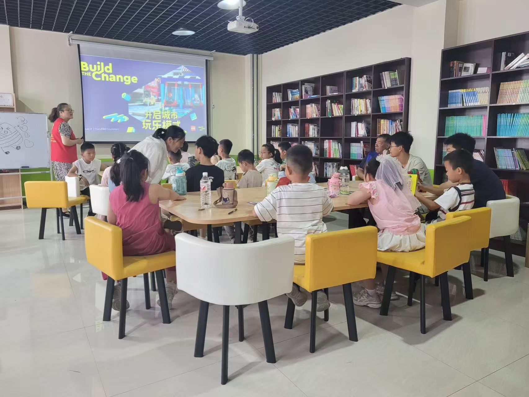 禁忌书屋
2022级社会工作专业实习生联合青州市社会工作服务站开展乐乐箱小组活动